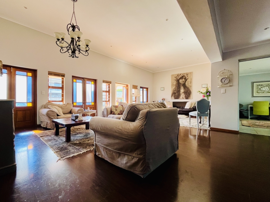 3 Bedroom Property for Sale in Sandbaai Western Cape